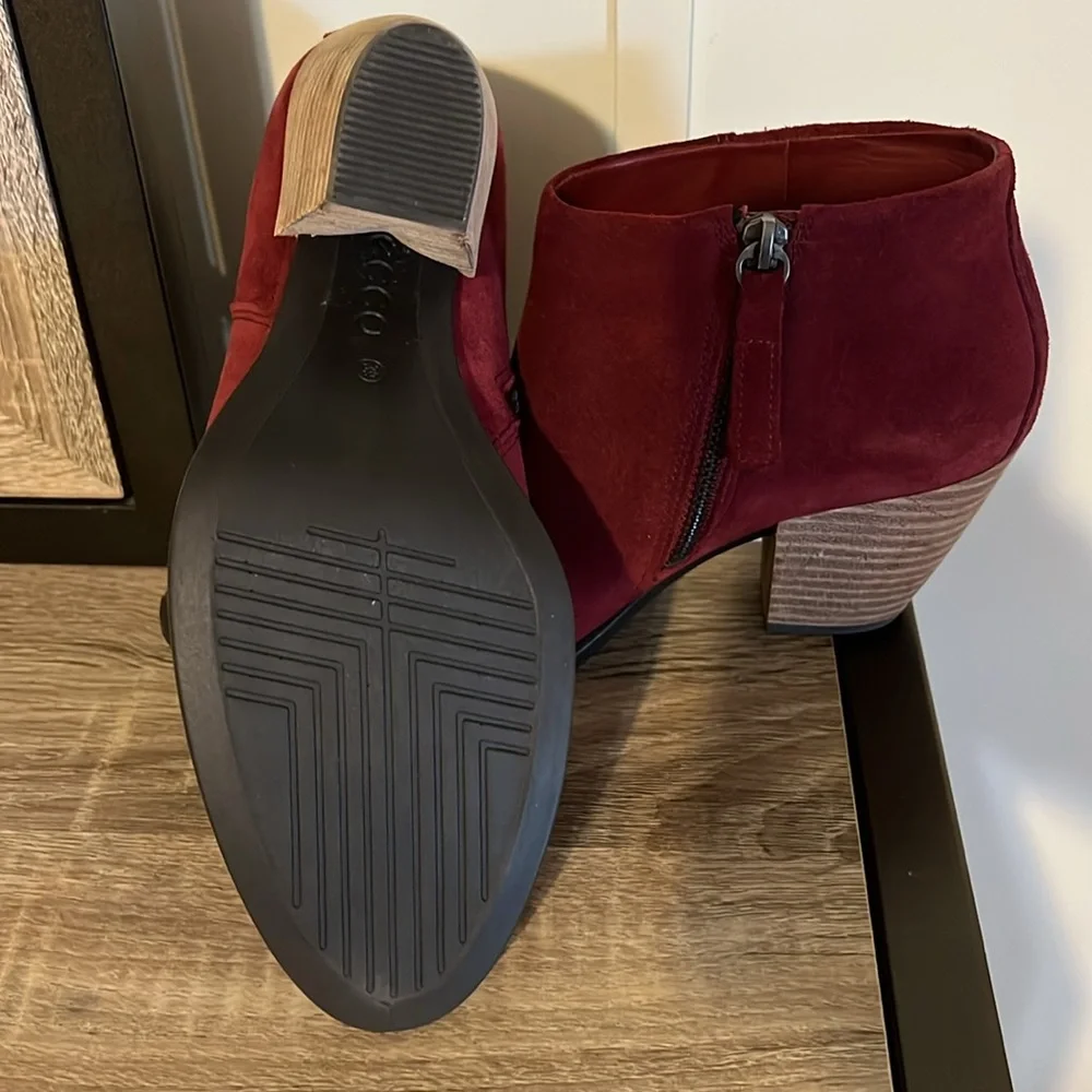 Ecco HYDRO MAX Suede Ankle Boots - Picture 6 of 10